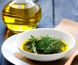 Kräuter auf Olivenöl - Provenzalische Art - frisch gezapft -